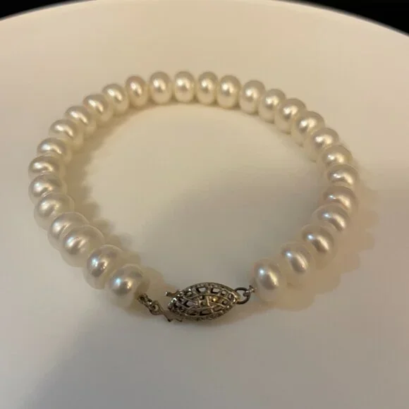 Ivory Freshwater Pearls Bracelet - Picture 5 of 5